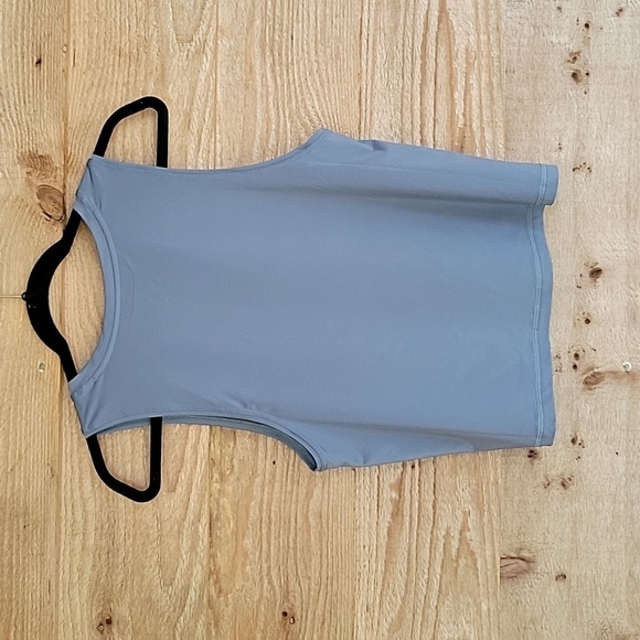 Peloton Size Medium Slate Blue Distance Muscle Tank - Picture 4 of 4